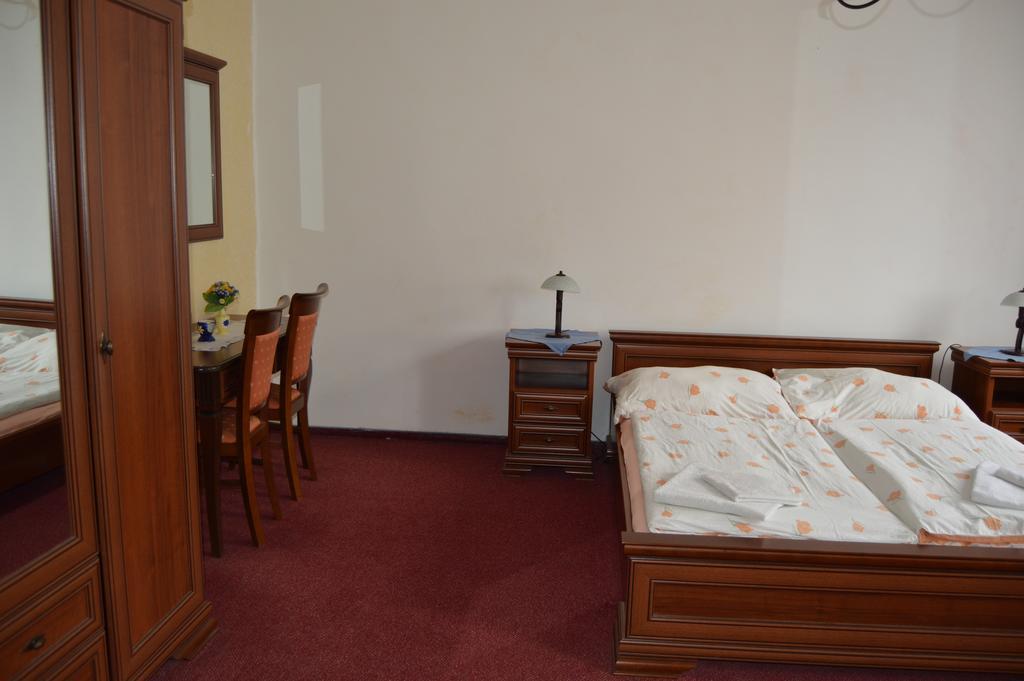 Hotel Paradise Οστράβα Δωμάτιο φωτογραφία